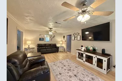 3850 Hays Avenue, Groves, TX 77619 - Photo 2