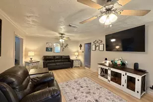 3850 Hays Ave, Groves, TX 77619 - Photo 2