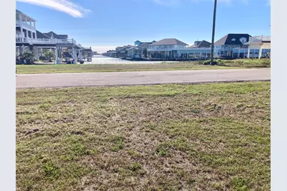 1270 Lagoon Drive, Crystal Beach, TX 77650 - Photo 4