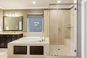 8418 Oak Leaf Point Dr, Houston, TX 77055 - Photo 10