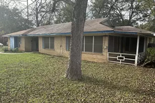 1122 E Houston, Crockett, TX 75835 - Photo 2