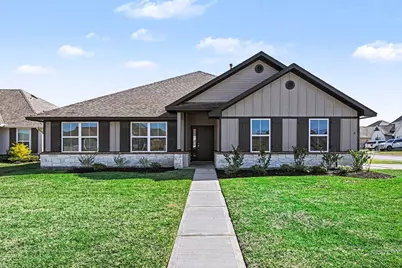 18 Gemstone Court, Angleton, TX 77515 - Photo 2