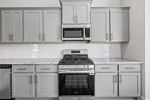 18 Gemstone Ct, Angleton, TX 77515 - Photo 12