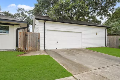 5447 Kingfisher Drive, Houston, TX 77096 - Photo 26