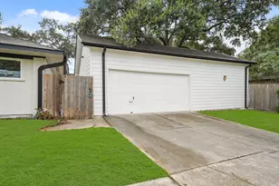 5447 Kingfisher Dr, Houston, TX 77096 - Photo 26