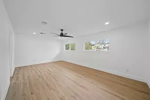 5447 Kingfisher Dr, Houston, TX 77096 - Photo 10