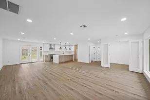5447 Kingfisher Dr, Houston, TX 77096 - Photo 4