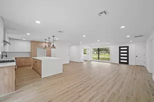 5447 Kingfisher Dr, Houston, TX 77096 - Photo 6