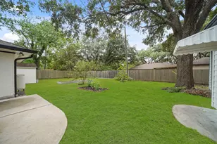 5447 Kingfisher Dr, Houston, TX 77096 - Photo 24