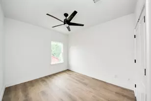 8206 Colonial Ln, Houston, TX 77051 - Photo 18