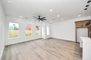 8206 Colonial Ln, Houston, TX 77051 - Photo 14