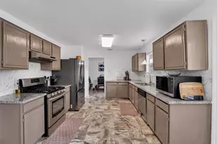2922 Silent Dr, Sugar Land, TX 77498 - Photo 16