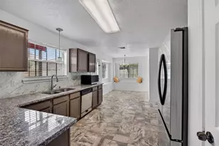 2922 Silent Dr, Sugar Land, TX 77498 - Photo 4