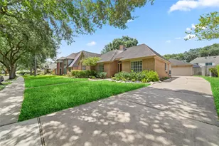 3914 Felicia Dr, Sugar Land, TX 77479 - Photo 2