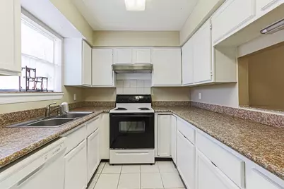 3100 Walnut Bend Lane #422, Houston, TX 77042 - Photo 4