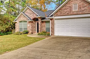 1960 Greentree Dr, Huntsville, TX 77340 - Photo 2