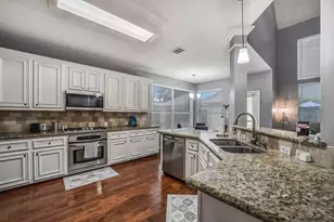 406 Ashberry Ct, League City, TX 77573 - Photo 4