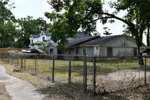 8206 Sterlingshire St, Houston, TX 77078 - Photo 2