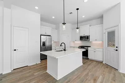 106 West Coralburst Loop, Montgomery, TX 77316 - Photo 4