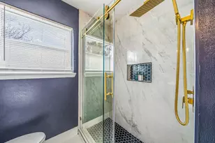 10042 Lazy Oaks St, Houston, TX 77080 - Photo 20