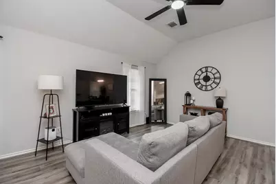 1909 W Texas Avenue, Baytown, TX 77520 - Photo 10