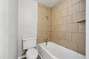 5851 Southtown St, Houston, TX 77033 - Photo 16