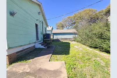 4302 Avenue Q 1/2, Galveston, TX 77550 - Photo 16
