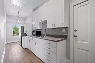 805 10th St, Galveston, TX 77550 - Photo 2