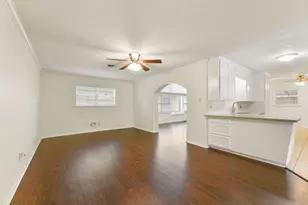 10515 Eddystone Dr, Houston, TX 77043 - Photo 8
