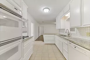 10515 Eddystone Dr, Houston, TX 77043 - Photo 12