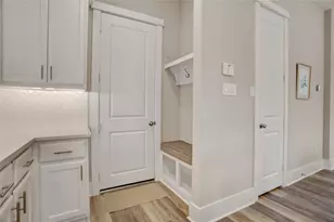 2510 Zemmer Ln, Houston, TX 77008 - Photo 12