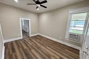 1403 14th St, Huntsville, TX 77340 - Photo 4