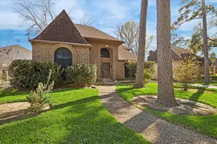 3811 Trappers Forest Dr, Houston, TX 77088 - Photo 2