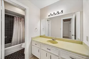 3811 Trappers Forest Dr, Houston, TX 77088 - Photo 16