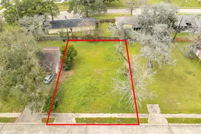 103 Huisache Street, Lake Jackson, TX 77566 - Photo 2