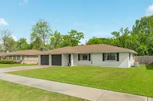 621 Southside Dr, Angleton, TX 77515 - Photo 2