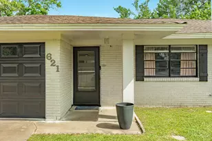 621 Southside Dr, Angleton, TX 77515 - Photo 4