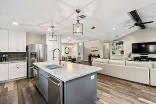 10735 Cedar Creek Dr, Houston, TX 77042 - Photo 8