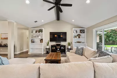 10735 Cedar Creek Drive, Houston, TX 77042 - Photo 14
