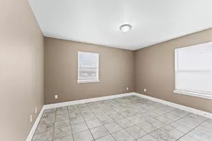 5646 Belmark St, Houston, TX 77033 - Photo 14