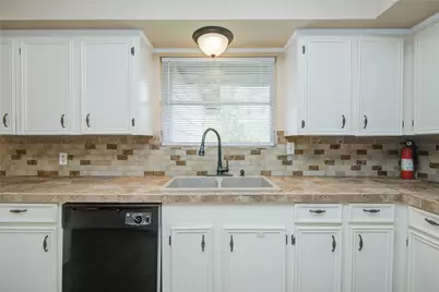 433 Southern Oaks Drive, Lake Jackson, TX 77566 - Photo 12