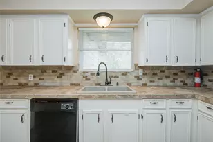 433 Southern Oaks Dr, Lake Jackson, TX 77566 - Photo 12