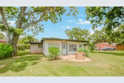 433 Southern Oaks Drive, Lake Jackson, TX 77566 - Photo 32