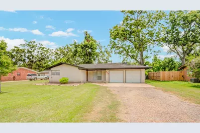 433 Southern Oaks Drive, Lake Jackson, TX 77566 - Photo 2