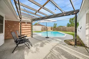 7711 Twin Hills Dr, Houston, TX 77071 - Photo 30