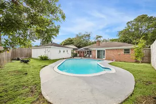 7711 Twin Hills Dr, Houston, TX 77071 - Photo 32