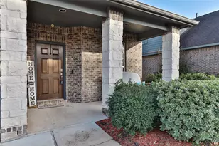 107 Frst Bnd Ct, Clute, TX 77531 - Photo 4