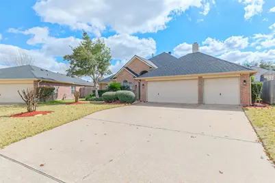 10010 Forest Spring Lane, Pearland, TX 77584 - Photo 2