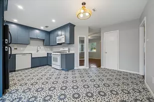 6103 W 43rd St, Houston, TX 77092 - Photo 4