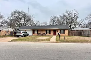 2501 Wayside Dr, Bryan, TX 77802 - Photo 2